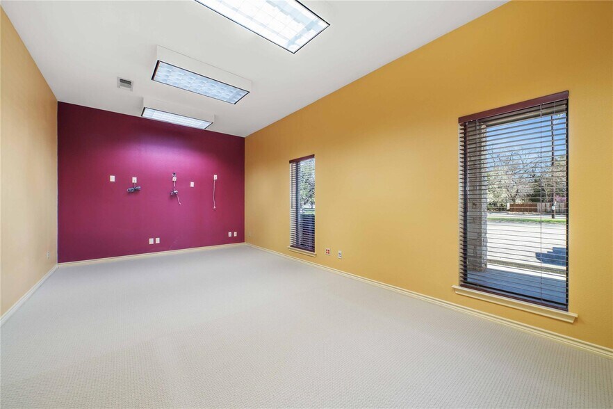 More Photos Of 3101 Austin Ave, Brownwood Bank For Sale