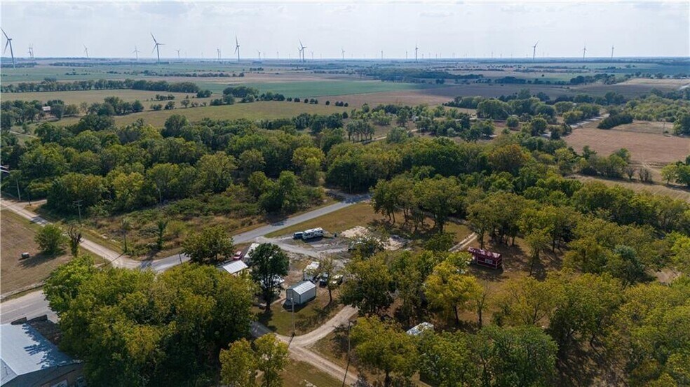 More Photos Of 74 2nd St, Moran Trailer Camper Park For Sale