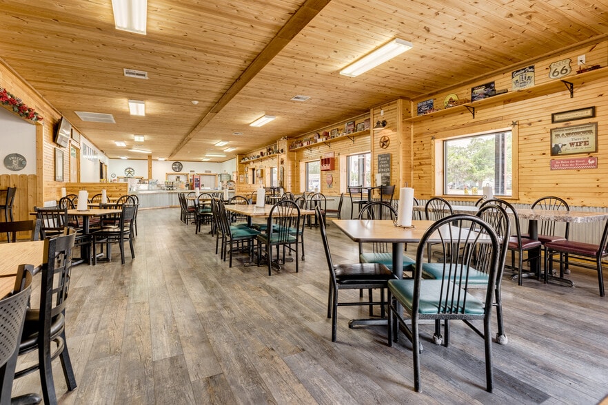 More Photos Of 714 N Main St, Sweeny Restaurant For Sale