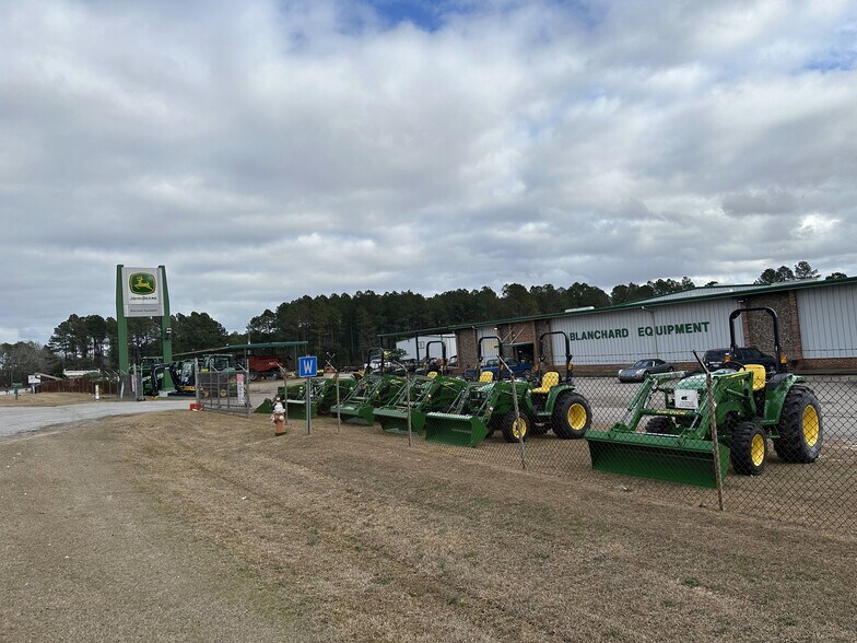 More Photos Of 2616 Colonel Thomson Hwy, Saint Matthews Freestanding For Sale