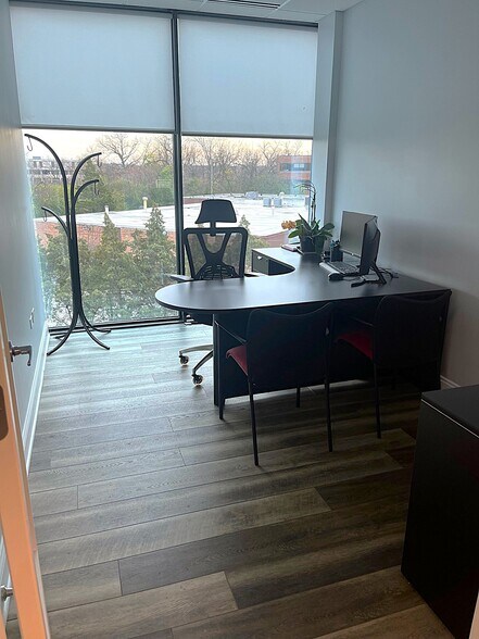 More Photos Of 600 Enterprise Dr, Oak Brook Medical For Lease