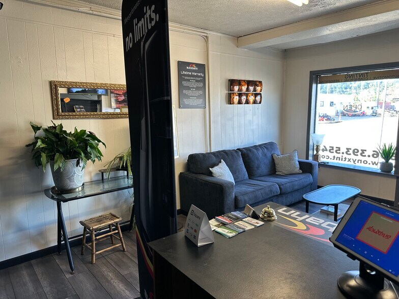 More Photos Of 2300 Greenup Ave, Ashland Storefront Retail Residential For Lease