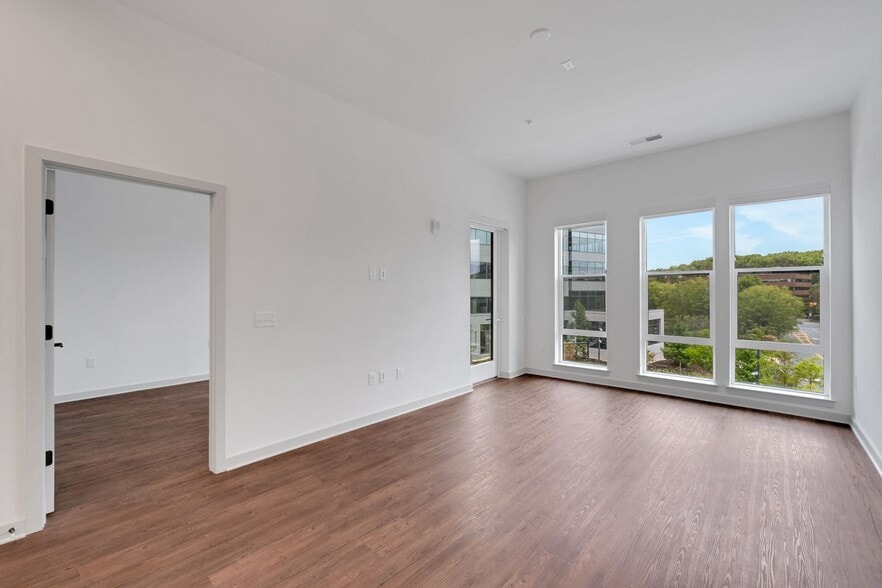 More Photos Of 11990 Heafield Way, Reston Apartments For Lease