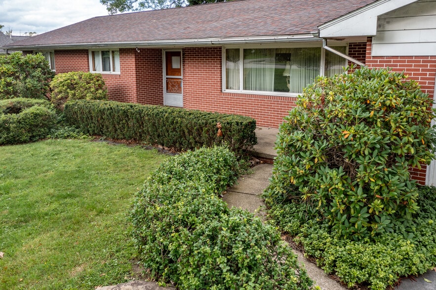 More Photos Of 519 N Hermitage Rd, Hermitage Office Residential For Sale