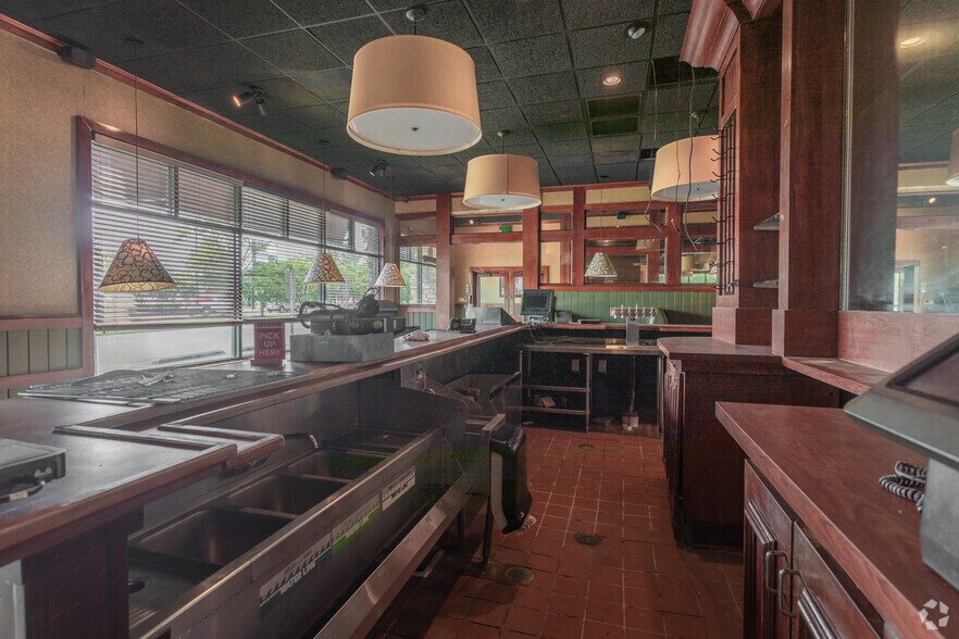 More Photos Of 4066 Victory Blvd, Portsmouth Restaurant For Lease