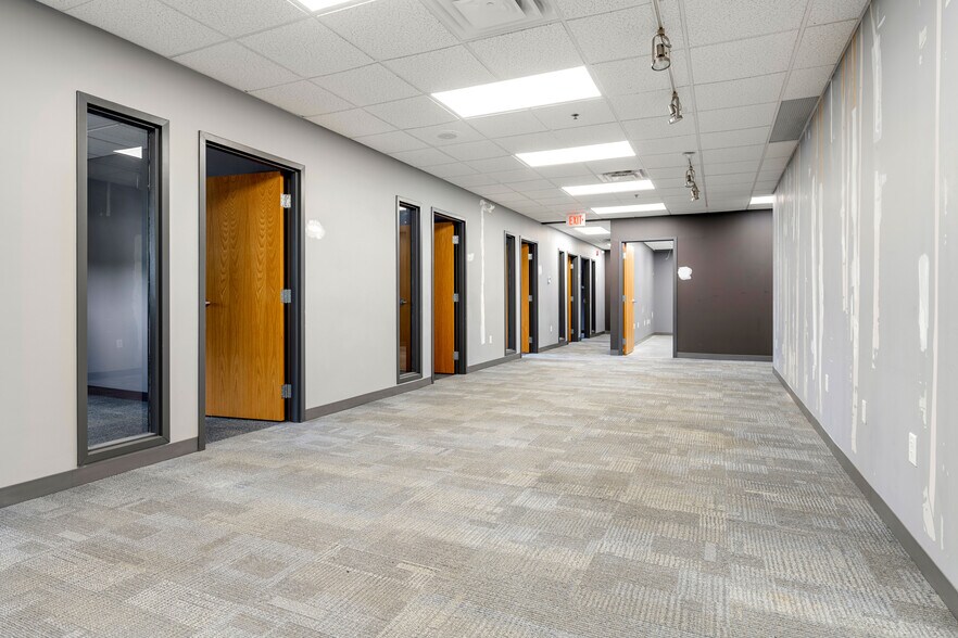 More Photos Of 4 Preston Ct, Bedford Office For Lease