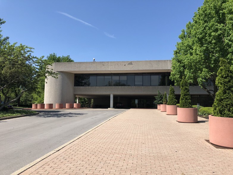 More Photos Of 101 Yorkshire Blvd, Lexington Medical For Lease