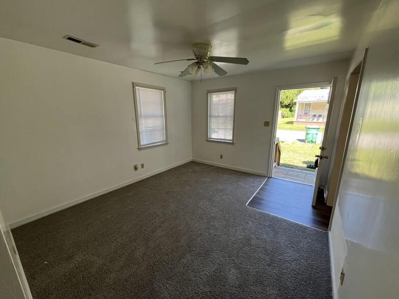 More Photos Of 172 McKeever St, Petersburg Multifamily For Sale