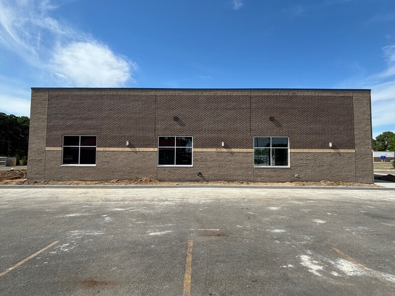 More Photos Of 930 S 11th St, Niles Freestanding For Sale