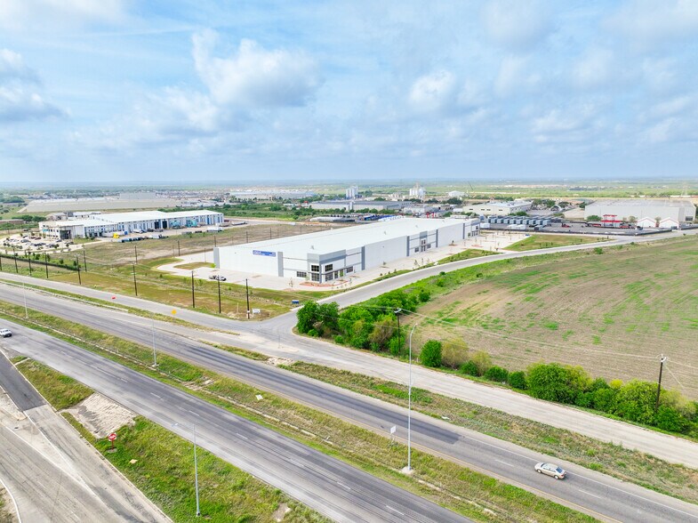 More Photos Of 5390 Freeport Rd, Von Ormy Manufacturing For Lease