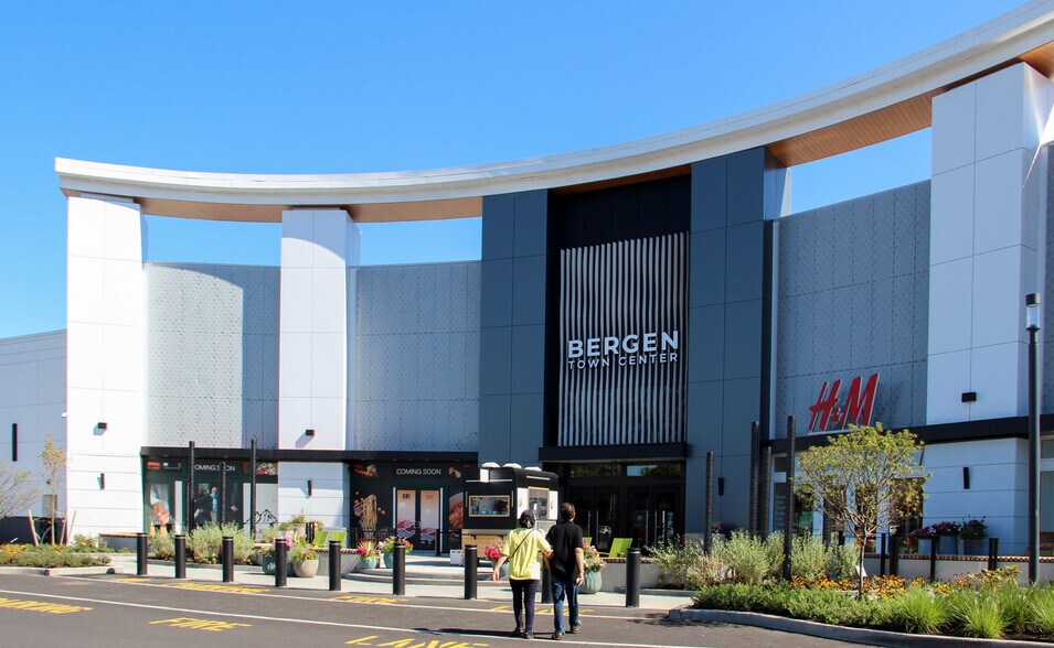 More Photos Of 1 Bergen Town Ctr, Paramus General Retail For Lease