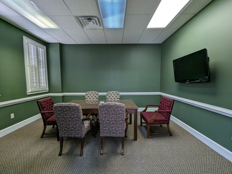 More Photos Of 800 3rd Ave, West Point Office For Sale
