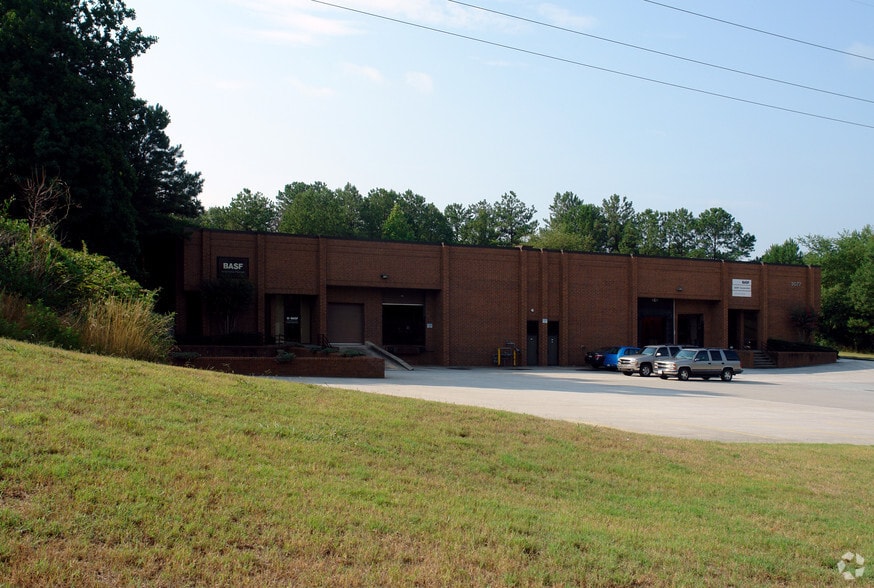More Photos Of 3077 Oakcliff Industrial St, Doraville Distribution For Lease