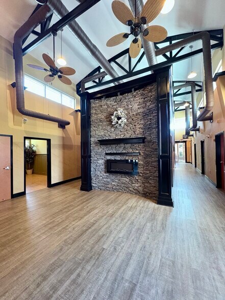 More Photos Of 1040 Morningside Dr, Perry Medical For Lease