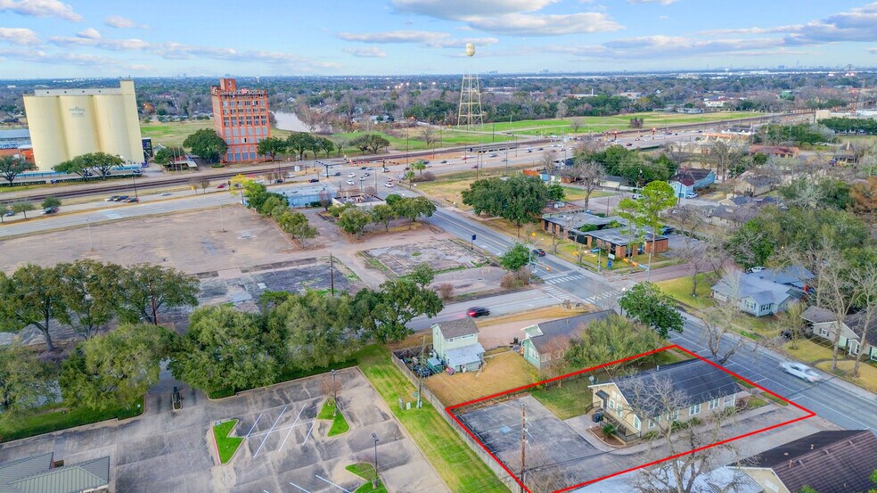 More Photos Of 206 Brooks St, Sugar Land Office Residential For Sale