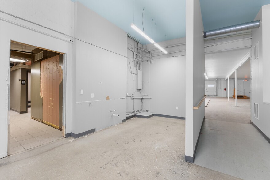 More Photos Of 127 SE 3rd St, Lees Summit Freestanding For Lease