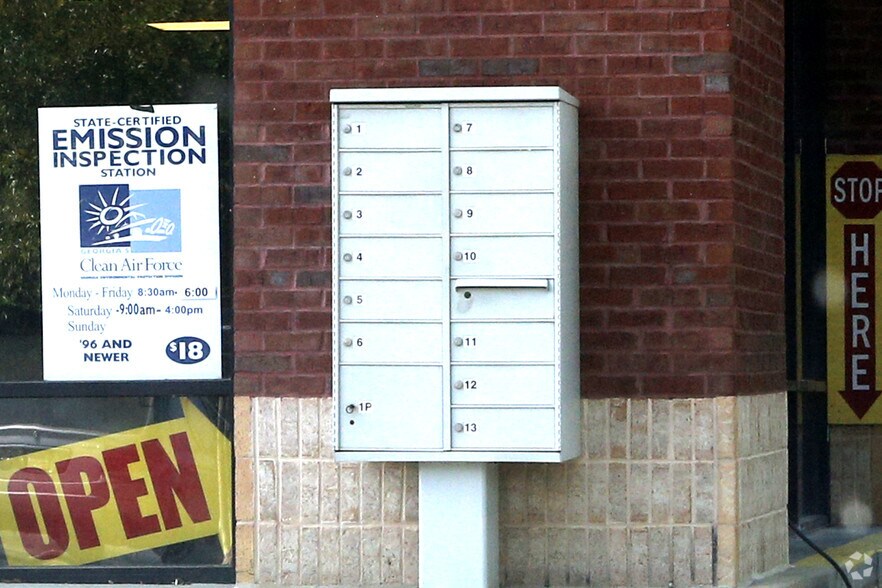 More Photos Of 12910 Highway 92, Woodstock Storefront For Lease