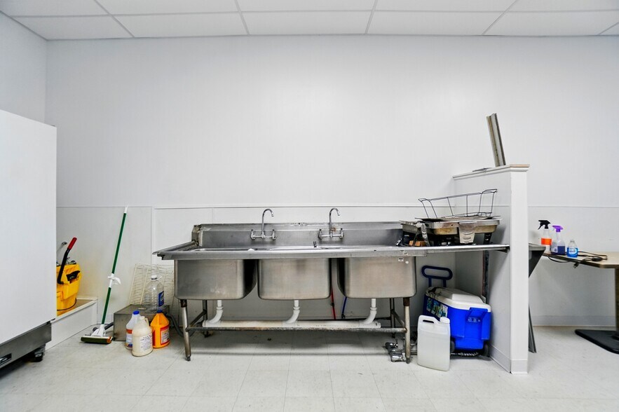 More Photos Of 516-518 N Main St, Lima Storefront Retail Residential For Sale