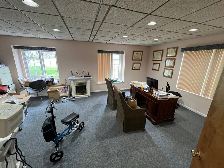 More Photos Of 971 US Highway 202 N, Branchburg Medical For Lease