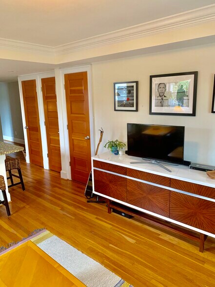 More Photos Of 111 E Uhler Ave, Alexandria Apartments For Sale