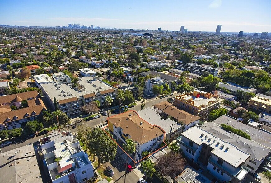 More Photos Of 561 N Sweetzer Ave, Los Angeles Apartments For Sale