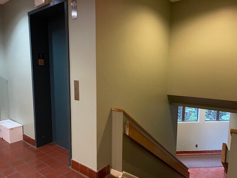 More Photos Of 71 Todt Hill Rd, Staten Island Medical For Lease