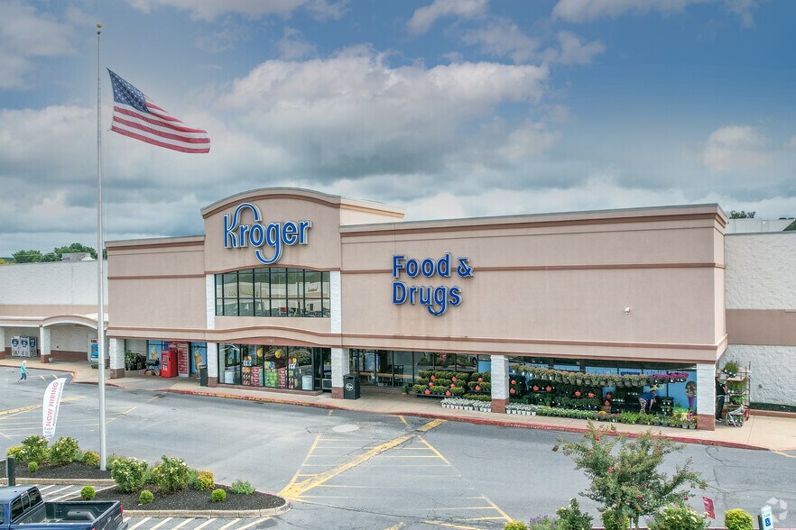 More Photos Of 1790 E Market St, Harrisonburg General Retail For Lease