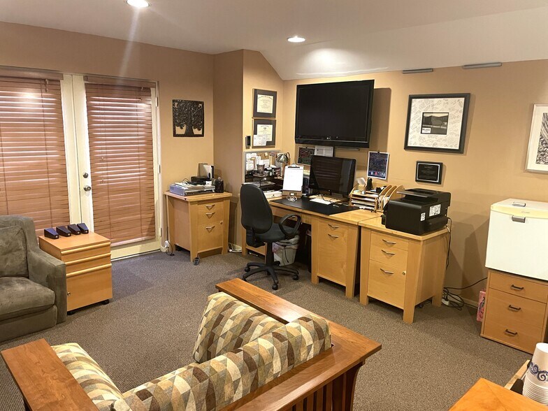 More Photos Of 2 Mystic Ln, Malvern Office For Sale
