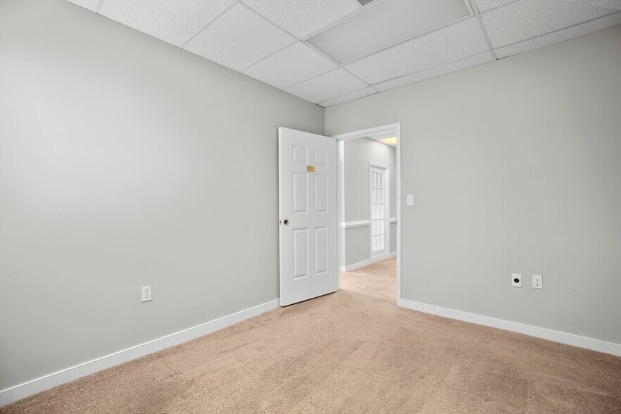 More Photos Of 10708 Ballantraye Dr, Fredericksburg Medical For Sale