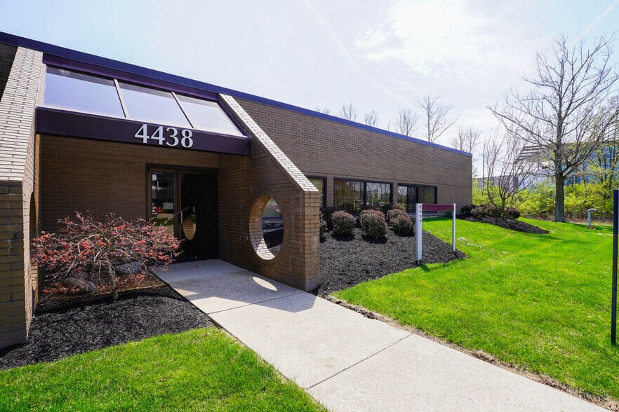 More Photos Of 4430-4438 Carver Woods Dr, Blue Ash Office For Sale
