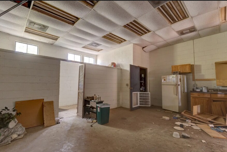 More Photos Of 211 Loop 308, Briggs Industrial For Sale