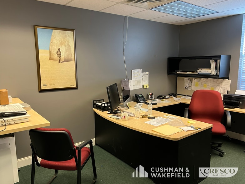 More Photos Of 33420-33442 Liberty Pky, North Ridgeville Light Distribution For Sale