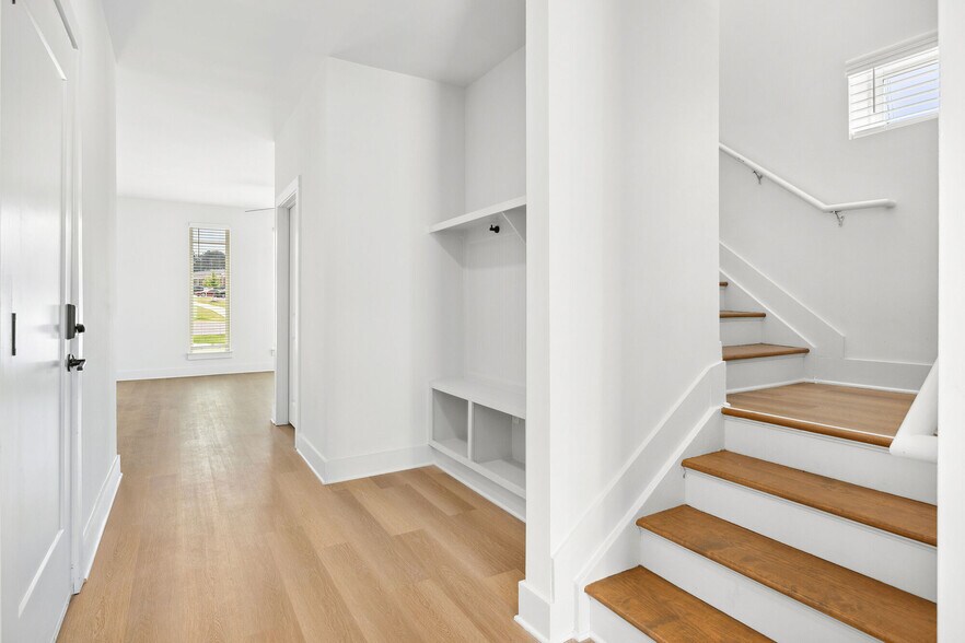 More Photos Of 930 W Mallard Creek Church Rd, Charlotte Apartments For Lease