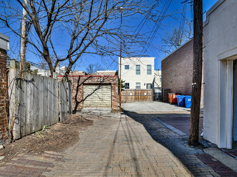 More Photos Of 515 11th St SE, Washington Storefront Retail Office For Sale
