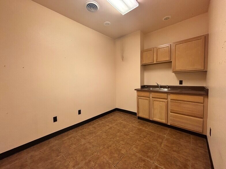 More Photos Of 409 N Grand Ave, Pueblo Office For Lease