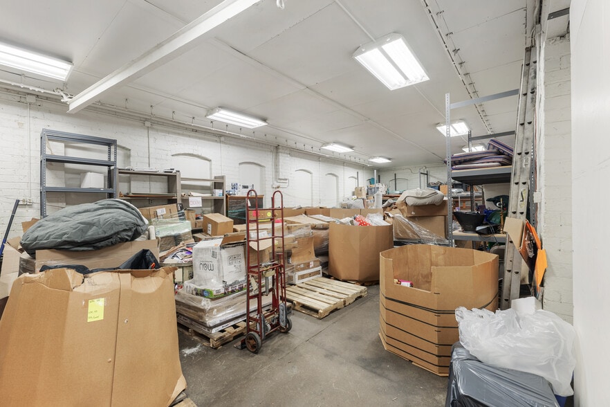 More Photos Of 160 E Morgan St, Martinsville Showroom For Sale