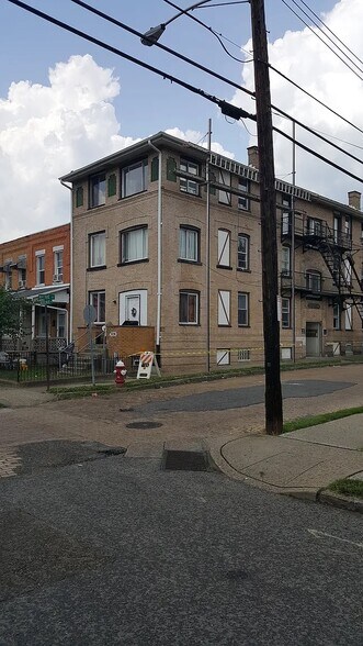 Primary Photo Of 400 Russellwood Ave, McKees Rocks Apartments For Sale