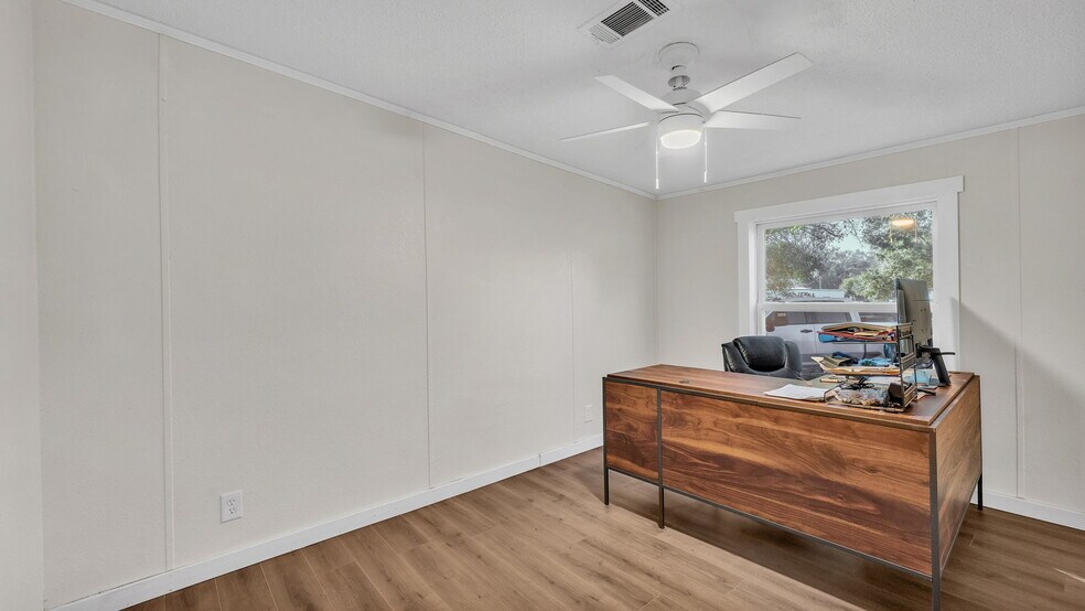 More Photos Of 705 Jerry Smith Rd, Dover Light Manufacturing For Sale