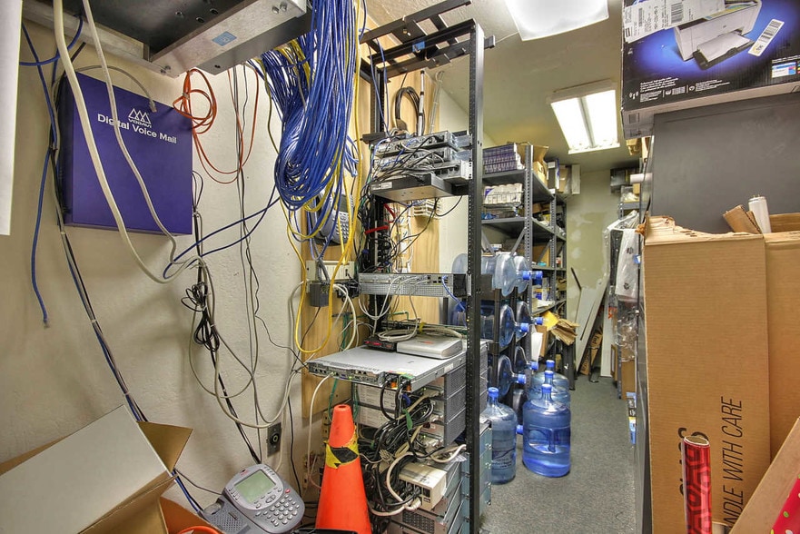 More Photos Of 911-915 Blanco Cir, Salinas Office For Lease