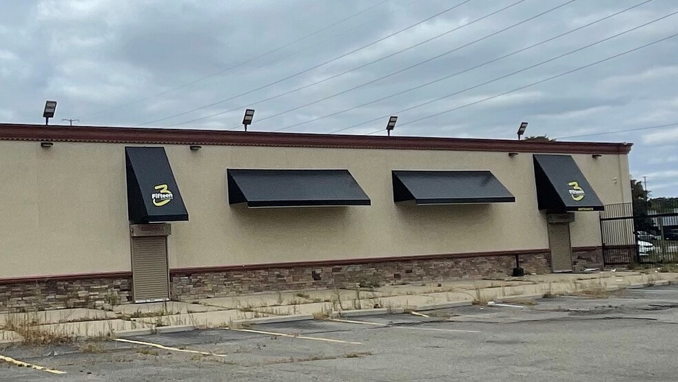 More Photos Of 21221 W Eight Mile Rd, Detroit Auto Repair For Lease