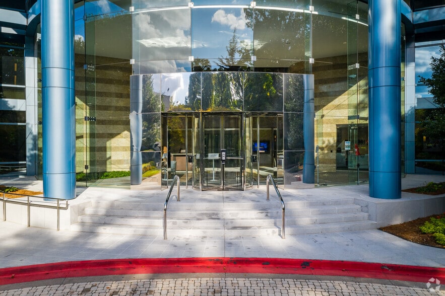 More Photos Of 2500 Windy Ridge Pky SE, Atlanta Office For Lease