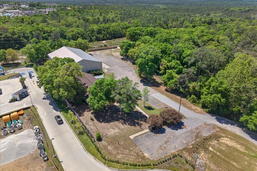 More Photos Of 100 Duggan Ave, Crestview Specialty For Sale