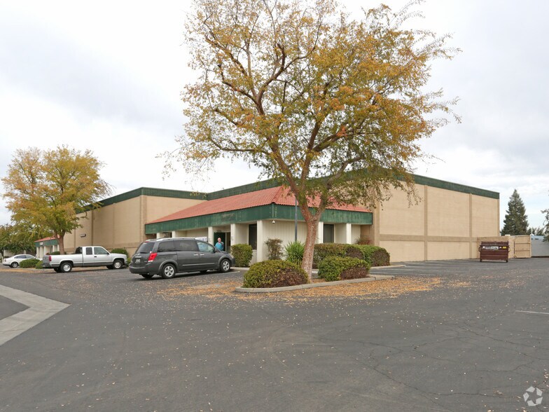 More Photos Of 5748 E Shields Ave, Fresno Warehouse For Lease