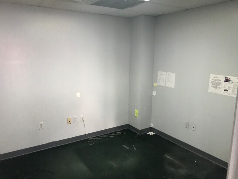 More Photos Of Us-119, Chapmanville Freestanding For Lease