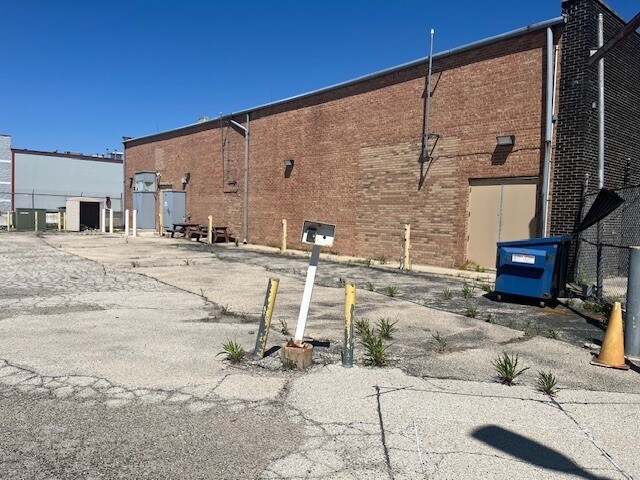More Photos Of 7459 W 79th St, Bridgeview Warehouse For Lease