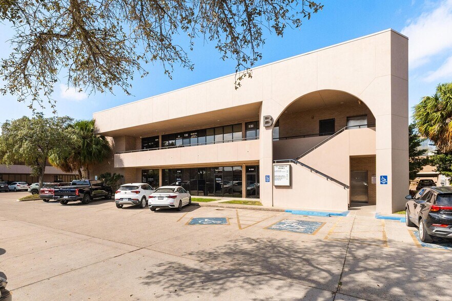 Primary Photo Of 110 E Savannah Ave, McAllen Medical For Sale