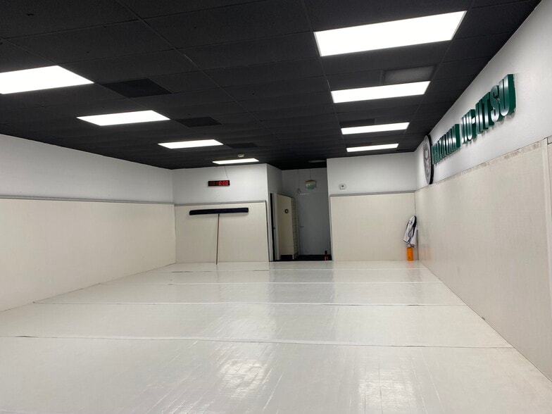 More Photos Of 443-457 W Foothill Blvd, Monrovia Storefront Retail Office For Lease