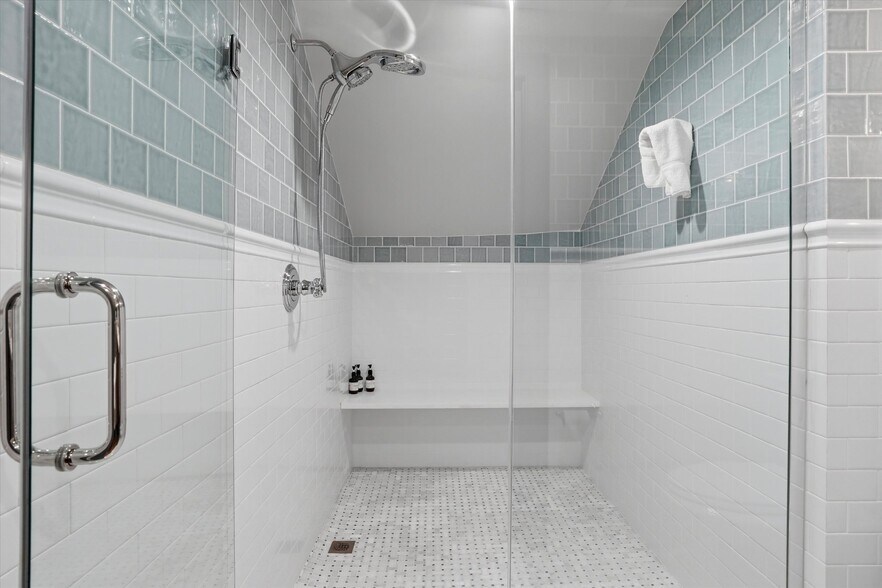 More Photos Of 140 N 2nd St, Philadelphia Hotel For Sale