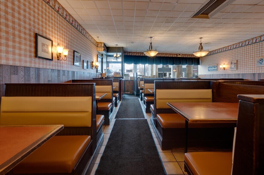 More Photos Of 3011 Pine Ave, Niagara Falls Restaurant For Sale