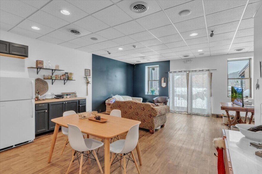 More Photos Of 24 Monroe St, Ellicottville Bar For Sale